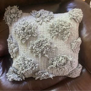 Throw pillow grey
